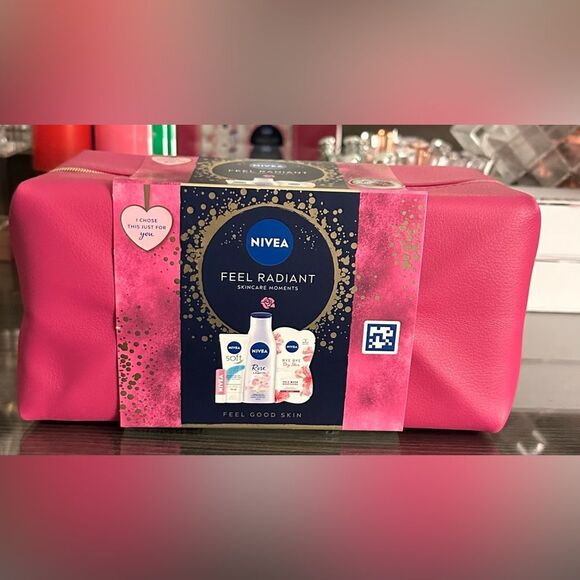 Nivea Feel Radiant Skincare Moments 4 Piece Gift Set - Picture 2 of 3